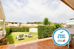 LovelyStay - Alto dos Caliços 2BR House with Garden